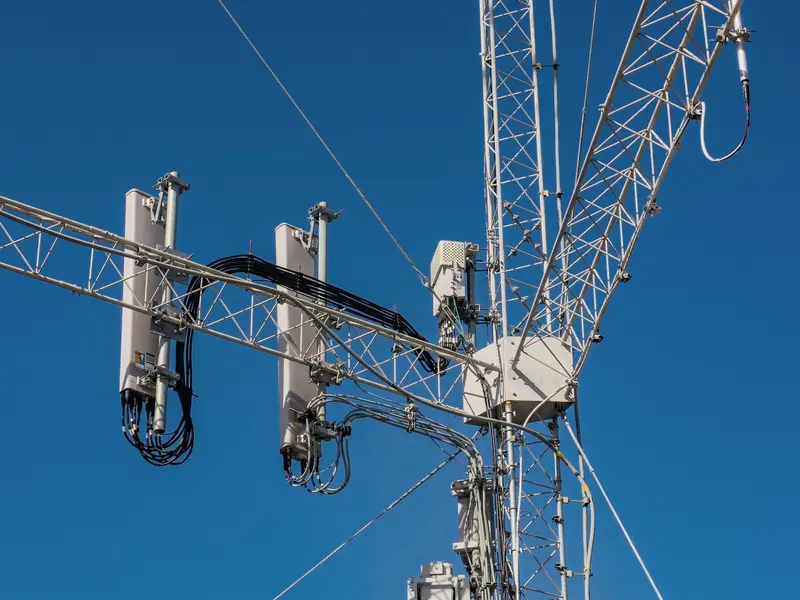 Radio units with fiber jumper bundles on a telecom tower boom